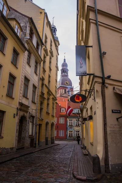 Riga Latvia Vista Rua Kramu Para Edifícios Antigos Com Dos — Fotografia de Stock