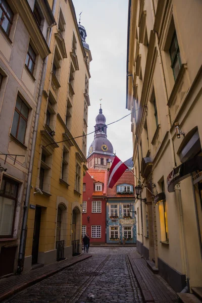 Riga Lotyšsko Pohled Kramu Ulice Staré Budovy Jedním Nejstarších Restaurace — Stock fotografie