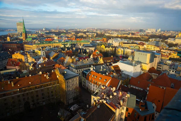 Riga Letland Bovenaanzicht Van Stad Met Oude Huizen Met Kraan — Stockfoto