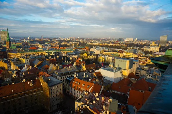 Riga Letland Bovenaanzicht Van Stad Met Oude Huizen Met Kraan — Stockfoto