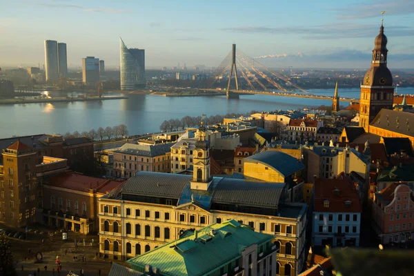 Riga Letland Mooie Bovenaanzicht Van Stad Rivier Brug Wolkenkrabbers Dome — Stockfoto