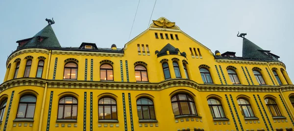 拉脱维亚 猫之家被称为中世纪建筑 有一些新艺术风格的元素 位于大公会的房子对面 里加市历史中心是联合国教科文组织世界遗产 — 图库照片