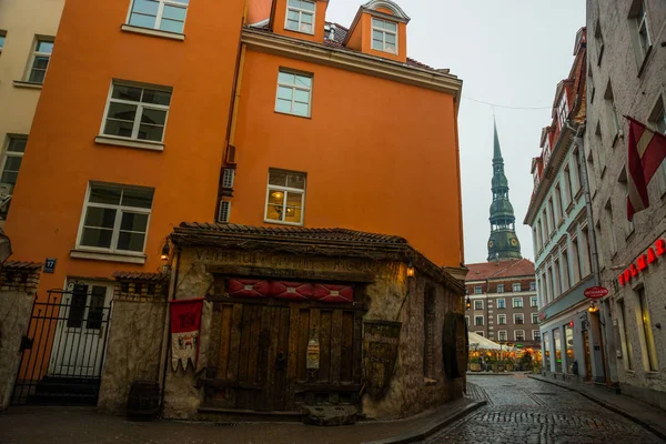 Riga Latvia Rua Maza Miesnieku Iela Rua Paralelepípedos Medieval Estreita — Fotografia de Stock