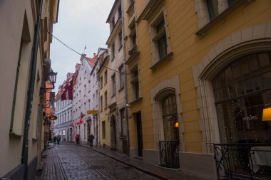 Riga, Letonya: Jauniela sokak Riga Old Town içinde birçok Rus filmleri için ayarlanır. Evin nerede Sherlock Holmes hakkında film. Riga Şehir tarihi merkezinde bir Unesco Dünya mirası olduğunu