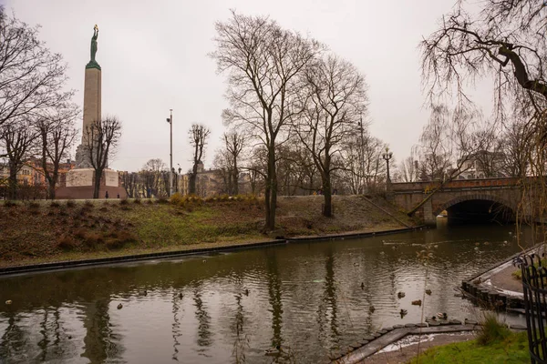 Riga Letonya Letonya 100 Yıl Özgürlük Anıtı Şeref Kıtası Askerler — Stok fotoğraf