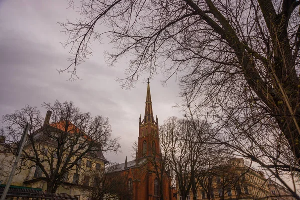 Riga Lettland Vackra Kyrkan Bland Träden Hösten Rigas Historiska Centrum — Stockfoto