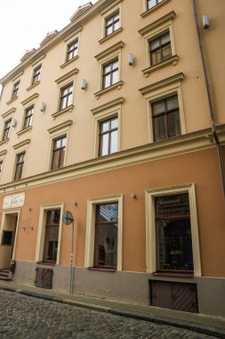 Riga, Letonya: Jauniela sokak Riga Old Town içinde birçok Rus filmleri için ayarlanır. Evin nerede Sherlock Holmes hakkında film. Riga Şehir tarihi merkezinde bir Unesco Dünya mirası olduğunu