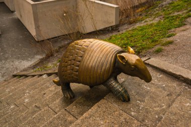 Riga, Letonya: Armadillo heykeli Çocuk oyun Labyrinth, Liene Mackus tarafından.