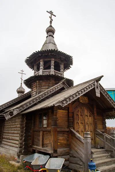 Sint Petersburg Rusland Houten Kapel Met Een Klokkentoren Gesneden Veranda — Stockfoto
