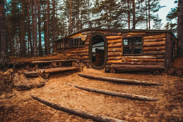 Hermosa Casa Madera Con Puerta Redonda Bosque Rusia Región Leningrado — Foto de Stock