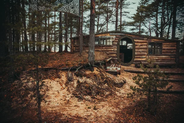 Schönes Holzhaus Mit Runder Tür Wald Russland Leningrader Region Petersburg — Stockfoto