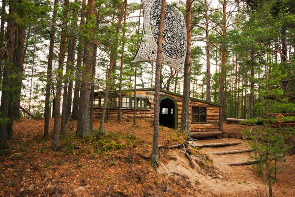 Schönes Holzhaus Mit Runder Tür Wald Russland Leningrader Region Petersburg — Stockfoto