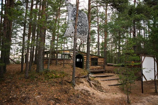 Schönes Holzhaus Mit Runder Tür Wald Russland Leningrader Region Petersburg — Stockfoto