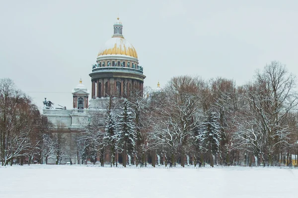 Saint Petersburg. Saint Isaacs Cathedral. Museums of St. Petersburg. Winter. Russia. Architecture of Russian cities. — Stock Photo, Image