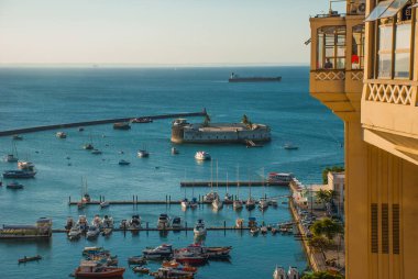 Salvador, Brezilya: Salvador Bahia San Marcelo Fort. Salvador liman kenti üst görünümü.