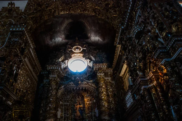 Salvador, Bahía, Brasil: Interior de la Iglesia Católica de San Francisco, Salvador da Bahia — Foto de Stock