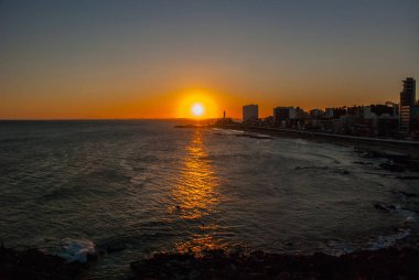 Salvador, Brezilya: Farol da Barra Salvador Brezilya deniz feneri portresi. Gün batımında verm ile güzel manzara.