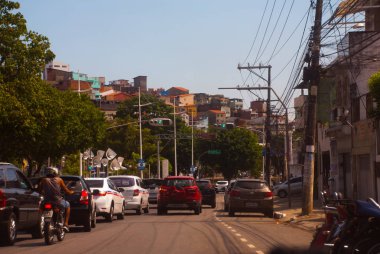 Salvador, Bahia, Brezilya: Şehirde modern binalar, konut discrit.