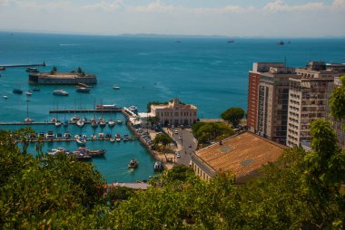 All Saints Bay havadan görünümü -Baia de Todos os Santos-in Salvador, Bahia, Brezilya.