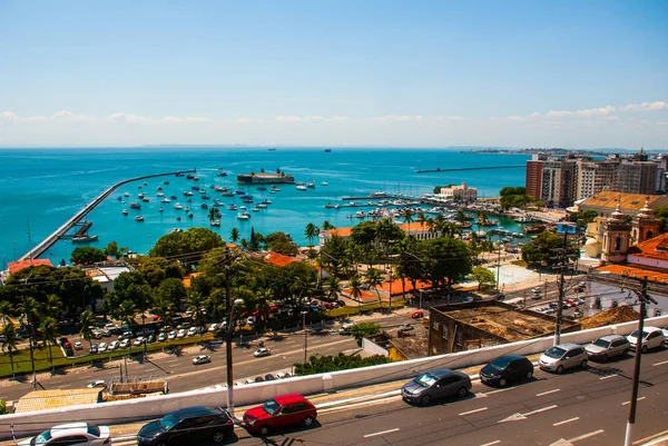 SALVADOR, BAHIA, BRASIL: Fuerte de San Marcelo en Salvador Bahía. Vista superior de la ciudad portuaria de Salvador . —  Fotos de Stock