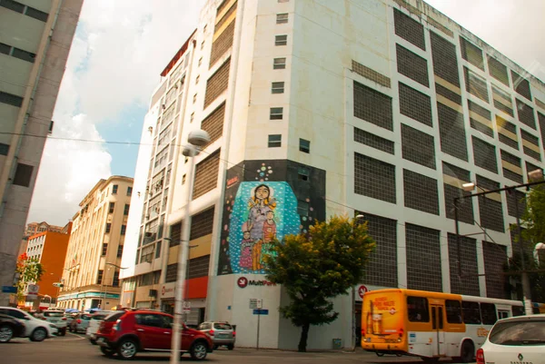 SALVADOR, BAHIA, BRASIL: Calle con casas modernas en la ciudad — Foto de Stock