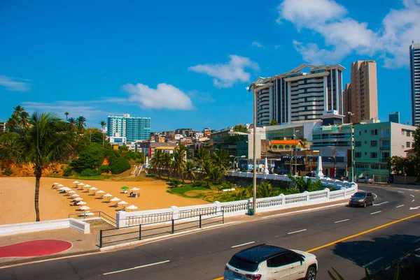 SALVADOR, BRASIL: Paisaje con vistas a la carretera y rascacielos —  Fotos de Stock