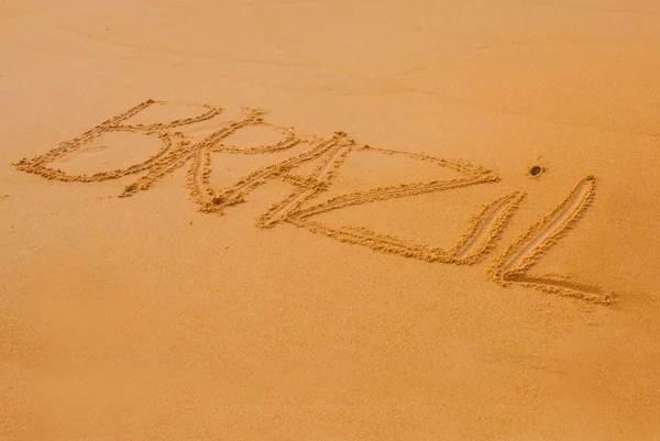 Brazilië: inscriptie op het zand, tekening met de naam van het land Brazilië. — Stockfoto