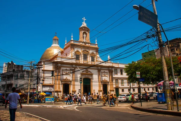 SALVADOR, BAHIA, BRASIL: Iglesia Católica de la arquitectura clásica en el centro de la ciudad — Foto de Stock