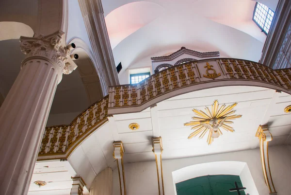 SALVADOR, BAHIA, BRASIL: O interior da Igreja Católica — Fotografia de Stock