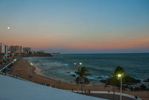 Vista de la playa de Barra y la famosa Farol da Barra en Salvador, Bahia, Brasil . —  Fotos de Stock