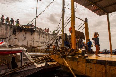 Manaus Limanı, Amazon - Brezilya. Manaus Amazonas limanında tipik Amazon tekneler