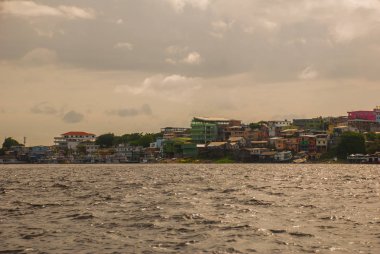 Manaus, Amazonas, Brezilya: Manaus Limanı, Amazon. Manaus Amazonas limanında tipik Amazon tekneler