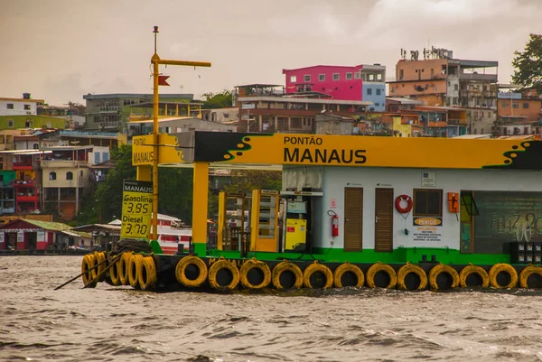 Manaus, amazonas, brasilien: hafen von manaus, amazon. typische Amazonas-Boote im Hafen von Manaus amazonas — Stockfoto