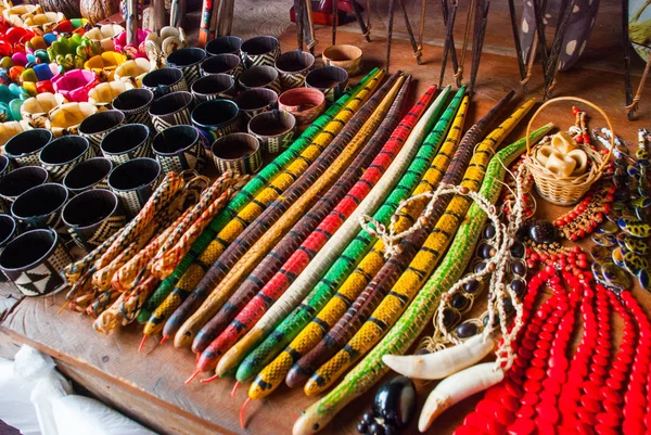 Souvenirs in the Amazon rainforest made from local nuts and animals near Iquitos. Market for tourists on the Amazon river. Amazonas, Brazil — Stock Photo, Image
