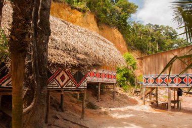 Büyük ev sape çim, Manaus yakınlarındaki Yerli kabile köyü, Amazonas Devlet, Brezilya ile kaplı