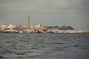 Manaus, Amazonas, Brezilya: Gemide popüler turist gezisi. Liman kenti Manaus'a tekneyle bak.