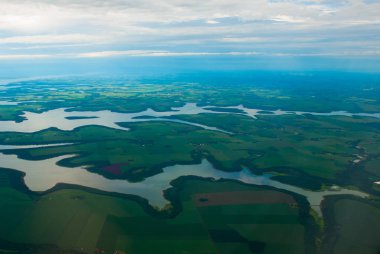 Manaus, Amazonas, Brezilya: Nehrin en iyi görünümü. Uçağın penceresinden güzel manzara.
