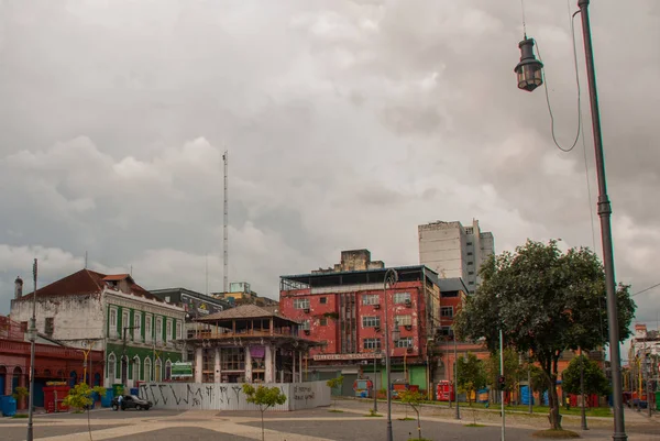 Manaus, Amazonas, Brazylia: ulica i domy w porcie miasta Manaus — Zdjęcie stockowe