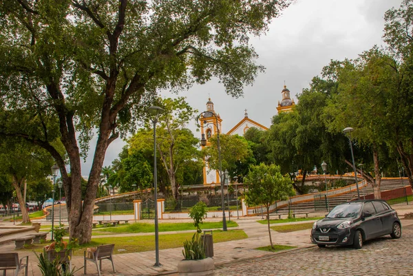 美丽的天主教堂。马特里兹教堂在葡萄牙伊格雷亚马特里兹，马纳斯亚马孙，巴西 — 图库照片