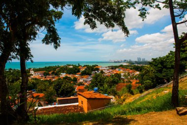 Olinda, Brezilya: Alto da Se tepesinin tepesinden Olinda'nın tarihi merkezinin manzarası