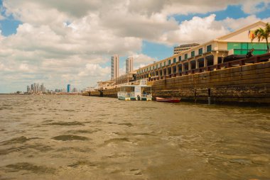 Recife, Pernambuco, Brezilya: Recife, Pernambuco Brezilya'nın kuzeydoğu eyaletinin başkenti, birçok nehirler, köprüler, adacıklar ve yarımadalar ile ayırt edilir.