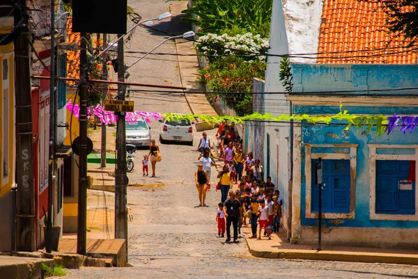 Olinda, Pernambuco, Brasilien: de historiska gatorna i Olinda i Pernambuco, Brasilien med sina kullerstenar och byggnader daterade från 17th century när Brasilien var en portugisisk koloni. — Stockfoto
