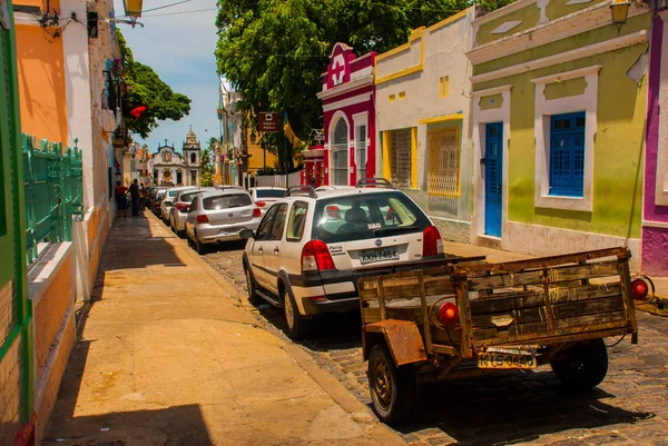 Olinda, Pernambuco, Brasil: Las calles históricas de Olinda en Pernambuco, Brasil con sus adoquines y edificios datan del siglo XVII cuando Brasil era una colonia portuguesa . —  Fotos de Stock