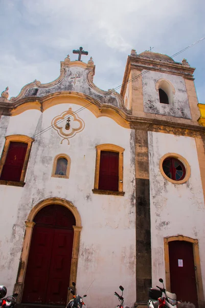 OLINDA, PERNAMBUCO, BRASILE: Vecchia e bella Chiesa cattolica a Olinda. Olinda è una città coloniale sulla costa nord-orientale del Brasile . — Foto Stock