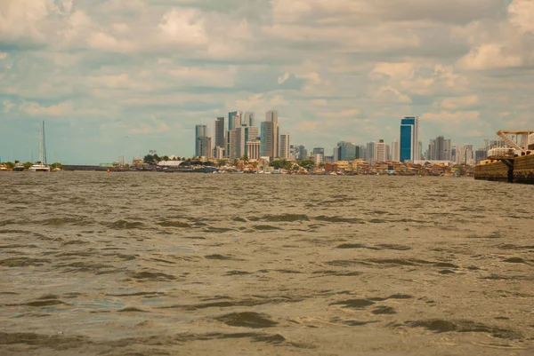 Recife, Pernambuco, Brezilya: Gökdelenler, evler, deniz ve plaj manzaralı manzara