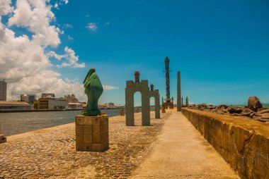 Recife, Pernambuco, Brezilya: Ünlü Brezilyalı heykeltıraş Francisco Brennand'ın eşsiz eserlerinin yer aldığı bir resifin üzerindeki Haborside parkı.