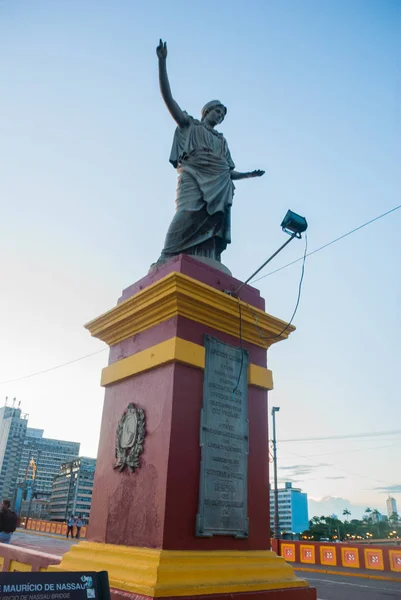 Região que circunda o rio Capibaribe, no antigo bairro de Santo Antônio, no centro de Recife, Pernambuco, Brasil . — Fotografia de Stock