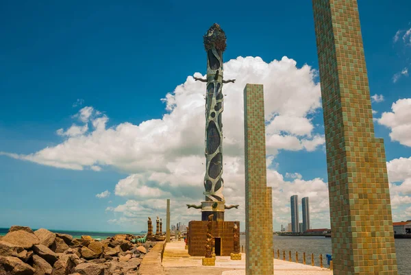 RICEVI, PERNAMBUCO, BRASILE: Parco di sculture. Parco Haborside su una barriera corallina con opere uniche del famoso scultore brasiliano Francisco Brennand . — Foto Stock