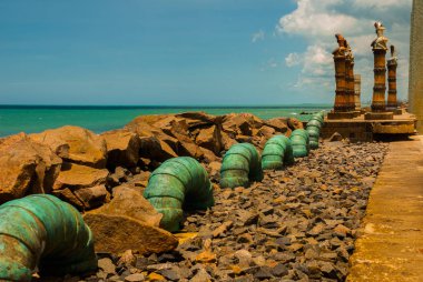 Recife, Pernambuco, Brezilya: Recife heykel parkı. Büyük bir yılan anıtı, bir solucan gibi.