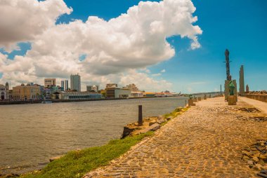 Recife, Pernambuco, Brezilya: Recife, Pernambuco Brezilya'nın kuzeydoğu eyaletinin başkenti, birçok nehirler, köprüler, adacıklar ve yarımadalar ile ayırt edilir.